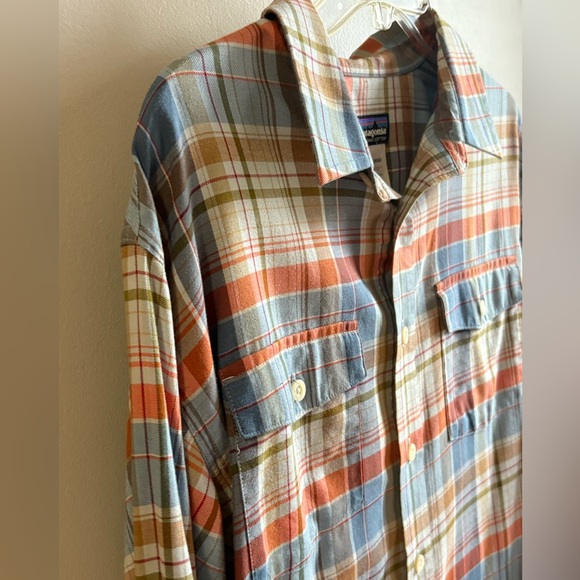 Patagonia Men's Medium Casual Button Down Shirts - Bundle of 2 Organic cotton - Picture 9 of 13